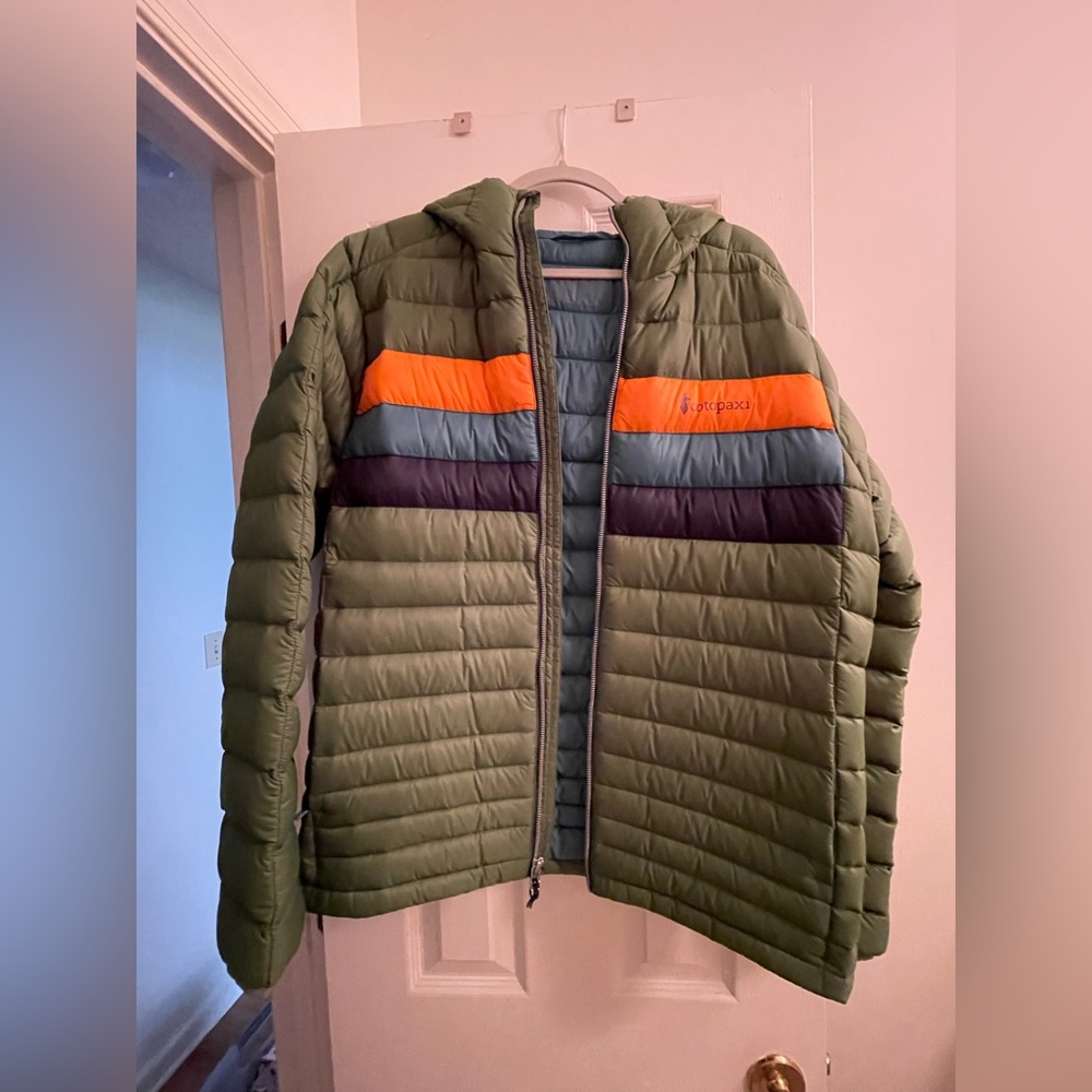 Cotopaxi Fuego Hooded Down Puffer Jacket (Men’s L)